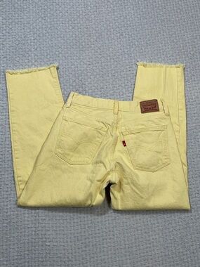 Women’s Levi’s Yellow Frayed Cropped Jeans Size 27